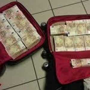 DEVENIR RICHE EN 3 JOURS PAR PORTE MONNAIE CANARIES MAGIQUE A HAUTE PUISSANCE QUI ATTIRENT D'ARGENT +22961920714, un designer graphique à Castres