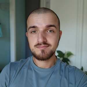 Hugo kleczek , un designer graphique à Vanves