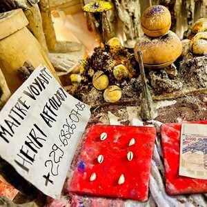 COMMENT TROUVER UN VRAI MARABOUT SERIEUX, un designer graphique à Saint-Denis