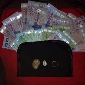 Portefeuille magique qui produit en Euros +22960663782 whatsapp , un graphiste à Paris 18ème