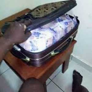 VALISE MAGIQUE POUR DEVENIR RICHE EN 24 H MULTIPLICATEUR D'ARGENT +22961920714 +229 60663782   whatsapp, un designer graphique à Paris 15ème